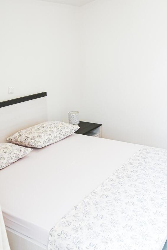 Fully Renovated One Bedroom Apartment With A Seaview - A Sevid Bagian luar foto