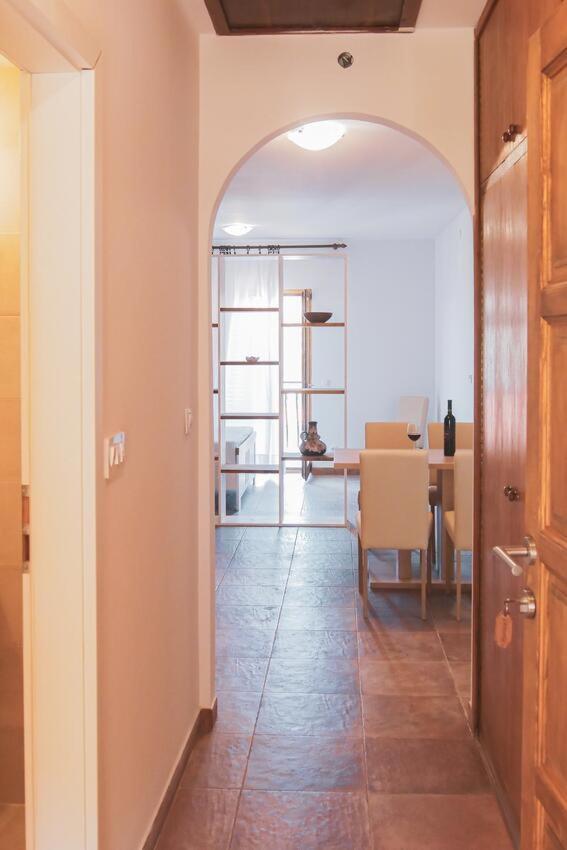 Fully Renovated One Bedroom Apartment With A Seaview - A Sevid Bagian luar foto