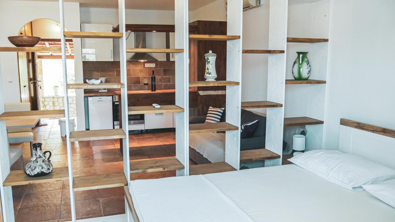 Fully Renovated One Bedroom Apartment With A Seaview - A Sevid Bagian luar foto